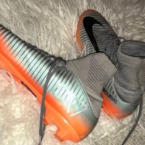 Cleats don’t fit me us6